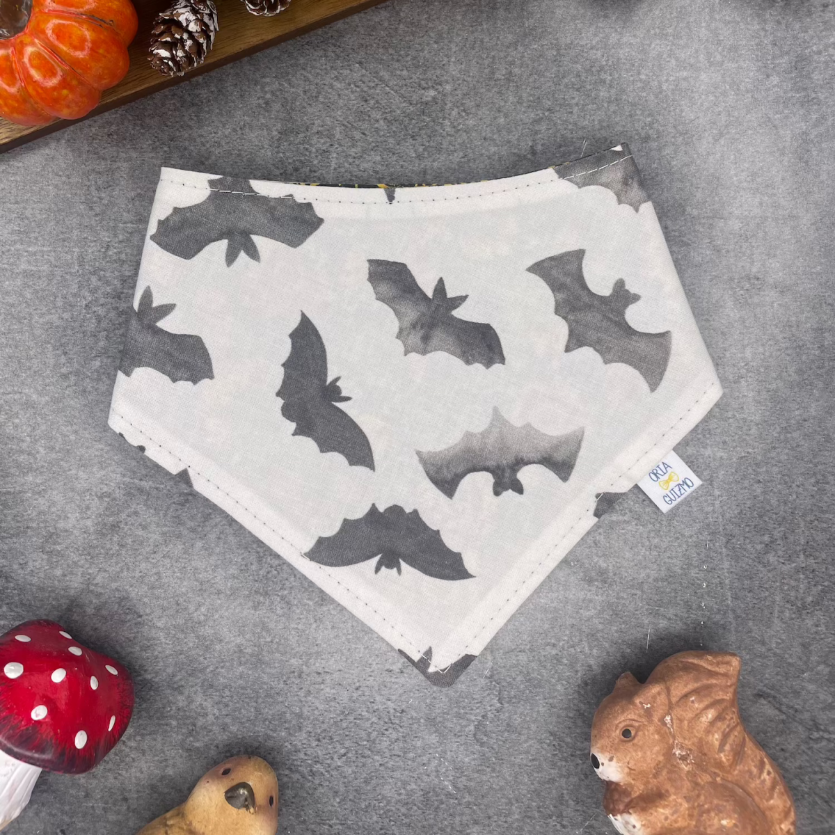 Bandana chauves-souris Gotham réversible pour chien